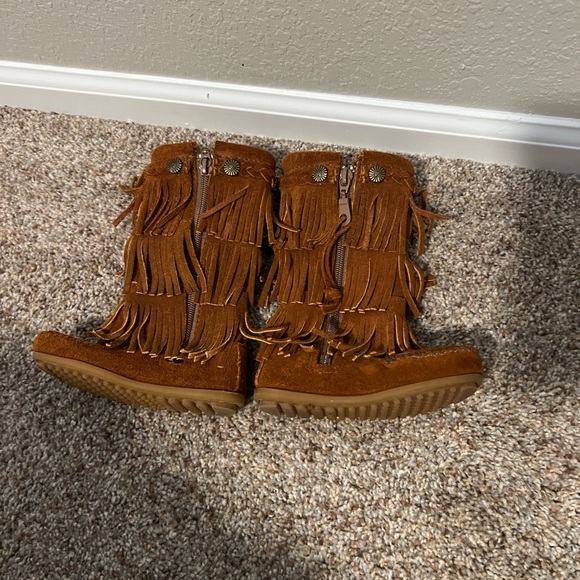 Kids 3 layer fringe boot — size 7 - Picture 7 of 8
